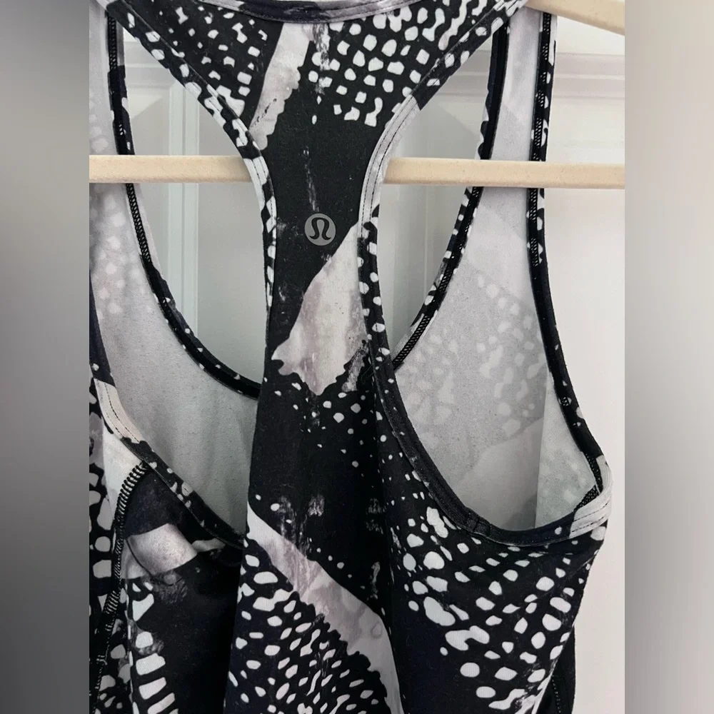 SIZE FOUR LULULEMON RACERBACK TOP - Picture 2 of 3